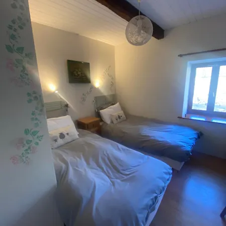 Libellule At De L'arac, Bar, Restaurant Holiday home Aleu
