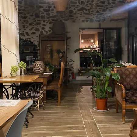 Libellule At De L'arac, Bar, Restaurant Holiday home *